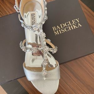 Badgley Mischka sandals. Silver , size 8,5